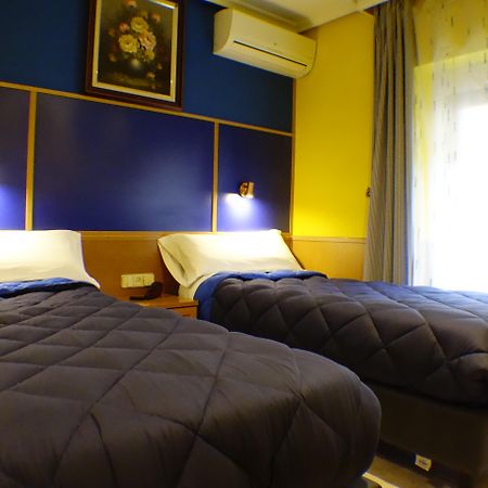 Tripolis Toledo Hotel Bagian luar foto