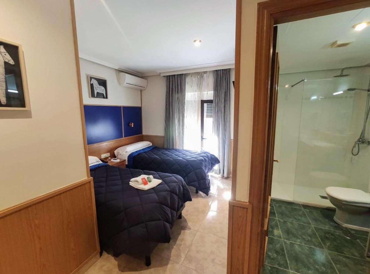 Tripolis Toledo Hotel Bagian luar foto