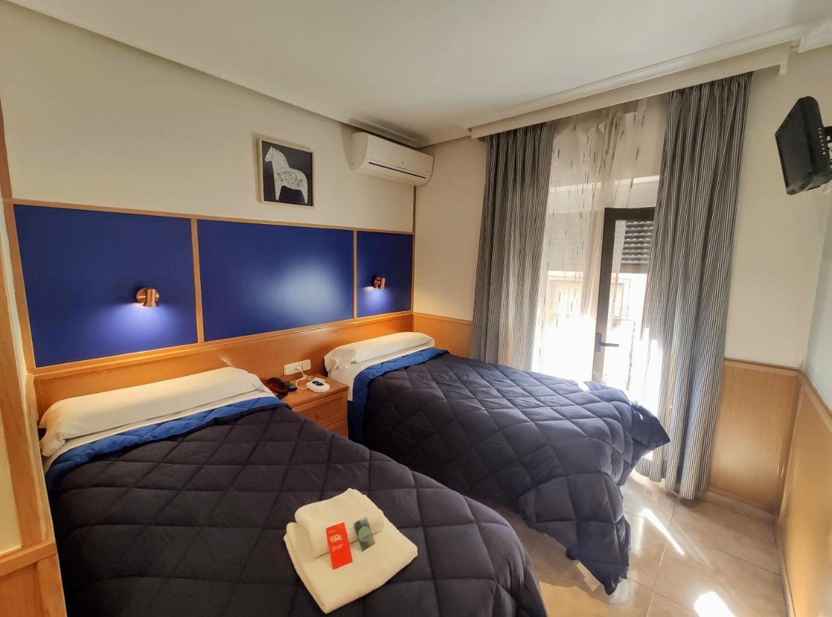 Tripolis Toledo Hotel Bagian luar foto