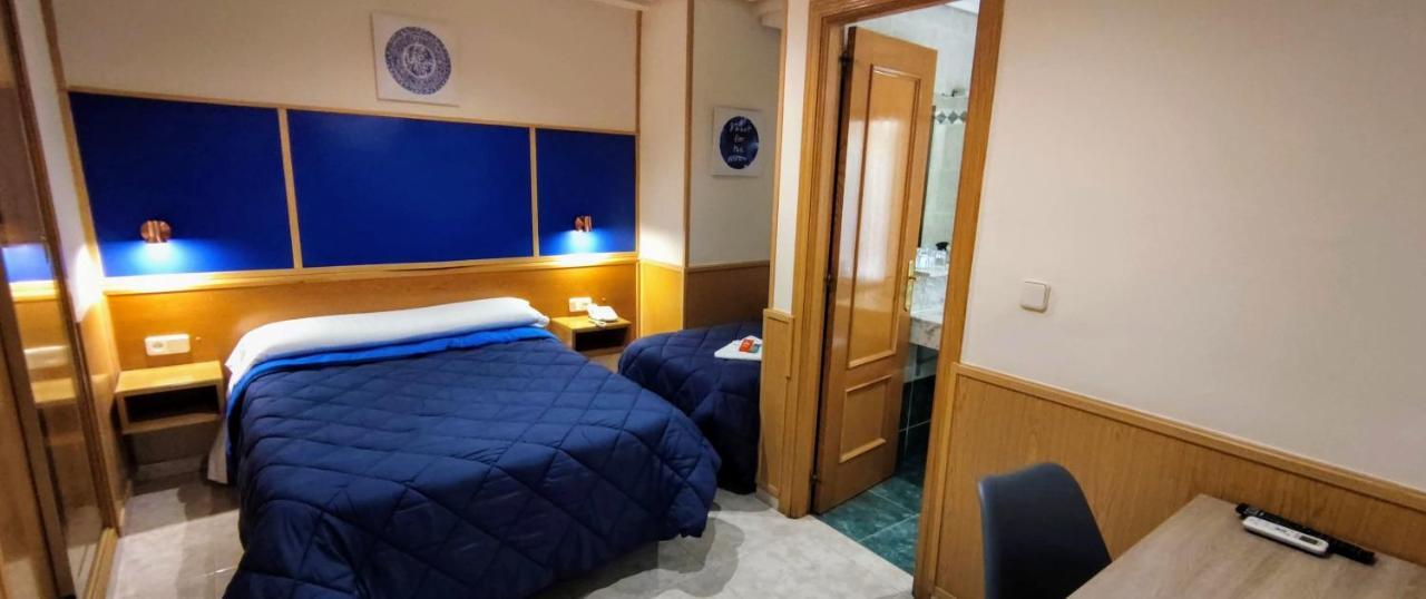 Tripolis Toledo Hotel Bagian luar foto