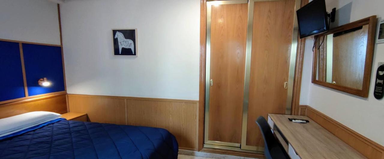Tripolis Toledo Hotel Bagian luar foto