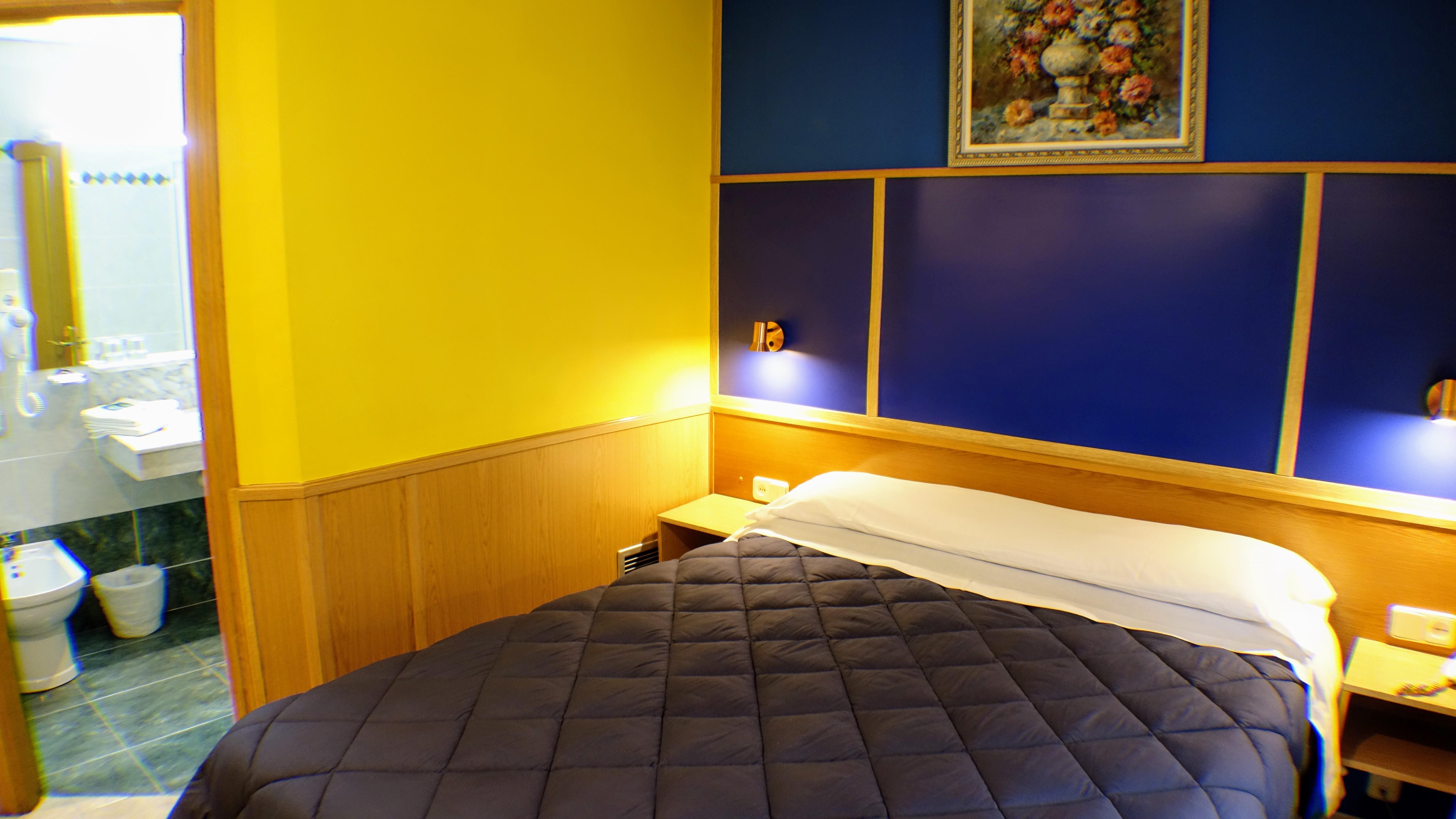 Tripolis Toledo Hotel Bagian luar foto