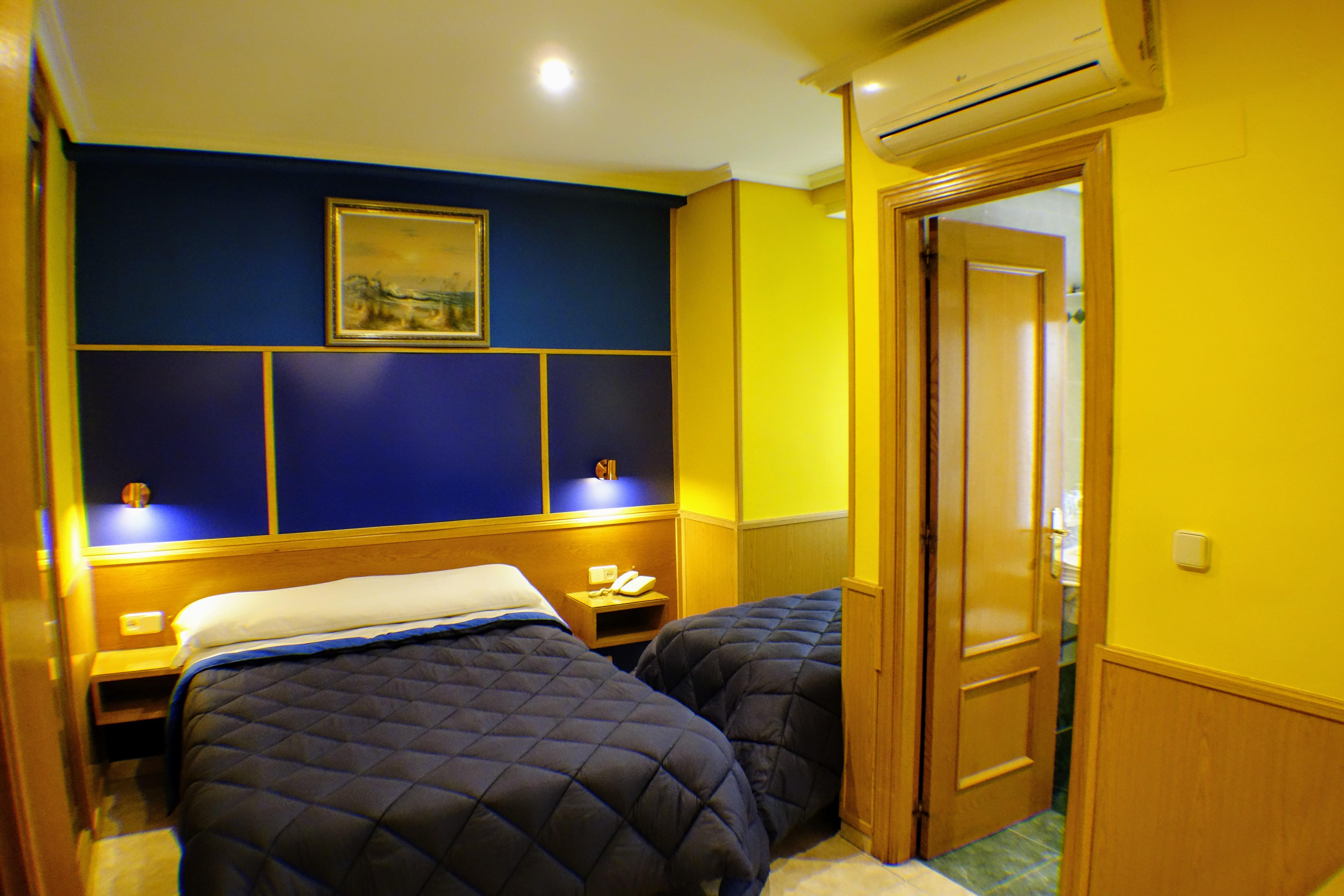 Tripolis Toledo Hotel Bagian luar foto