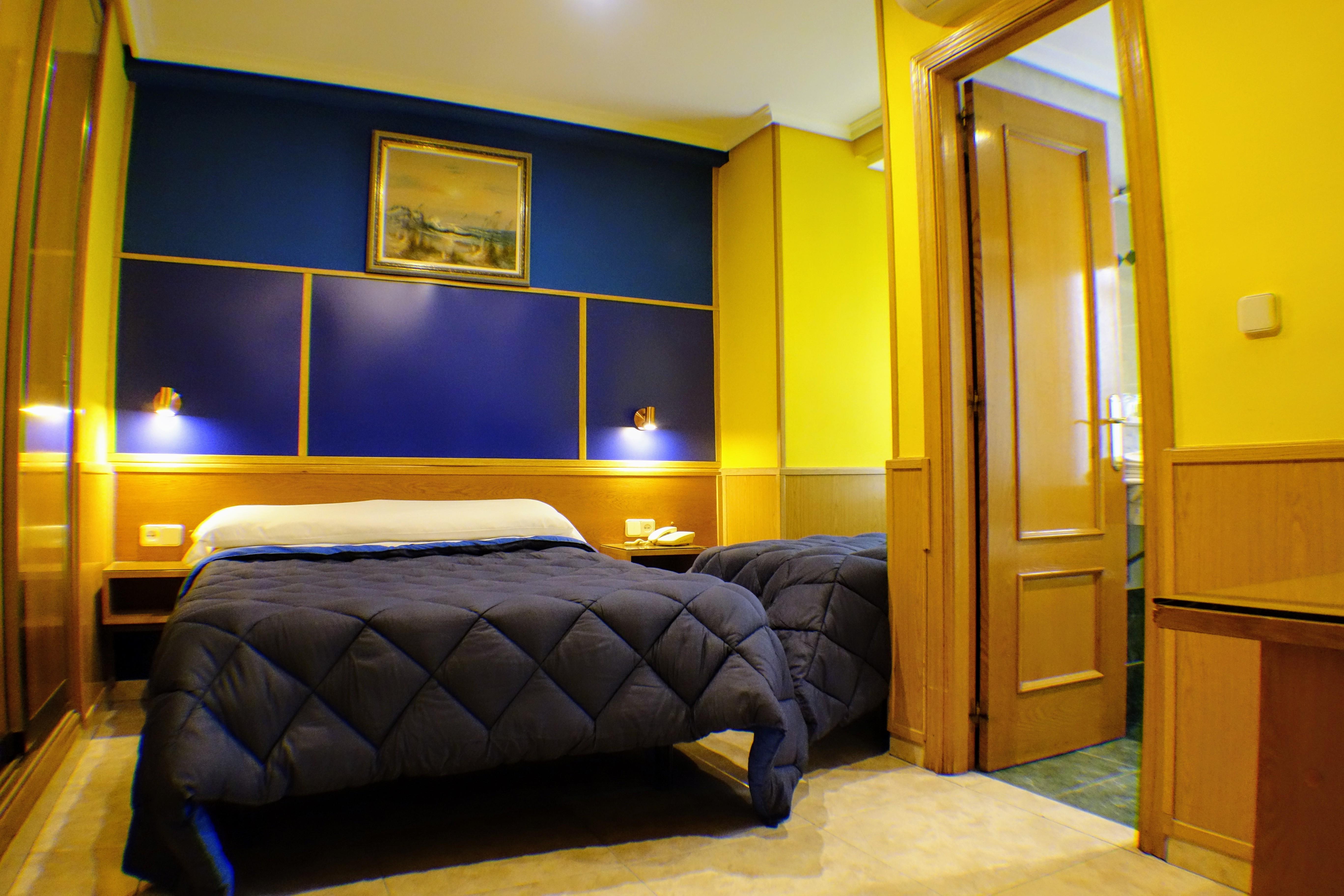 Tripolis Toledo Hotel Bagian luar foto