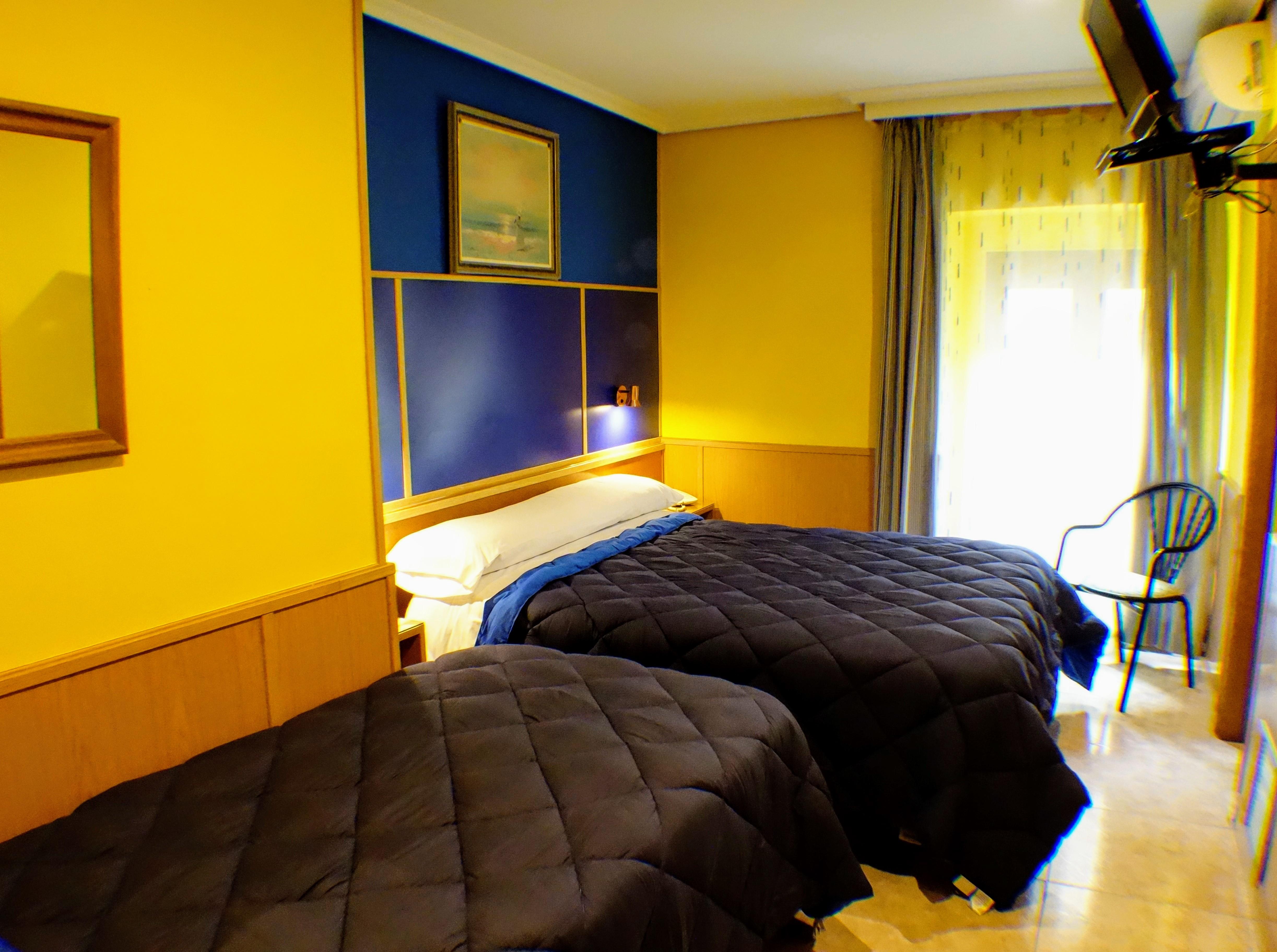 Tripolis Toledo Hotel Bagian luar foto