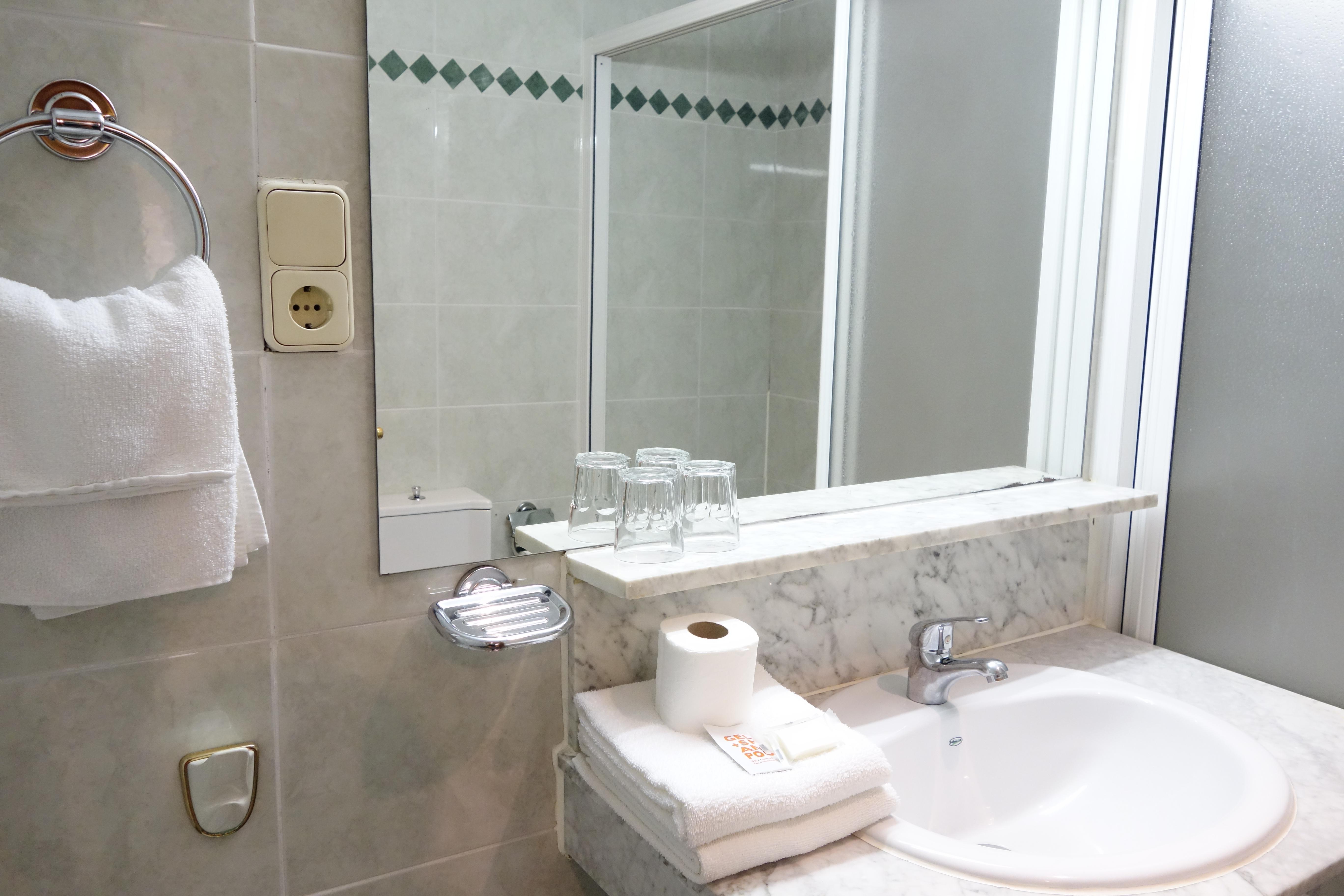 Tripolis Toledo Hotel Bagian luar foto