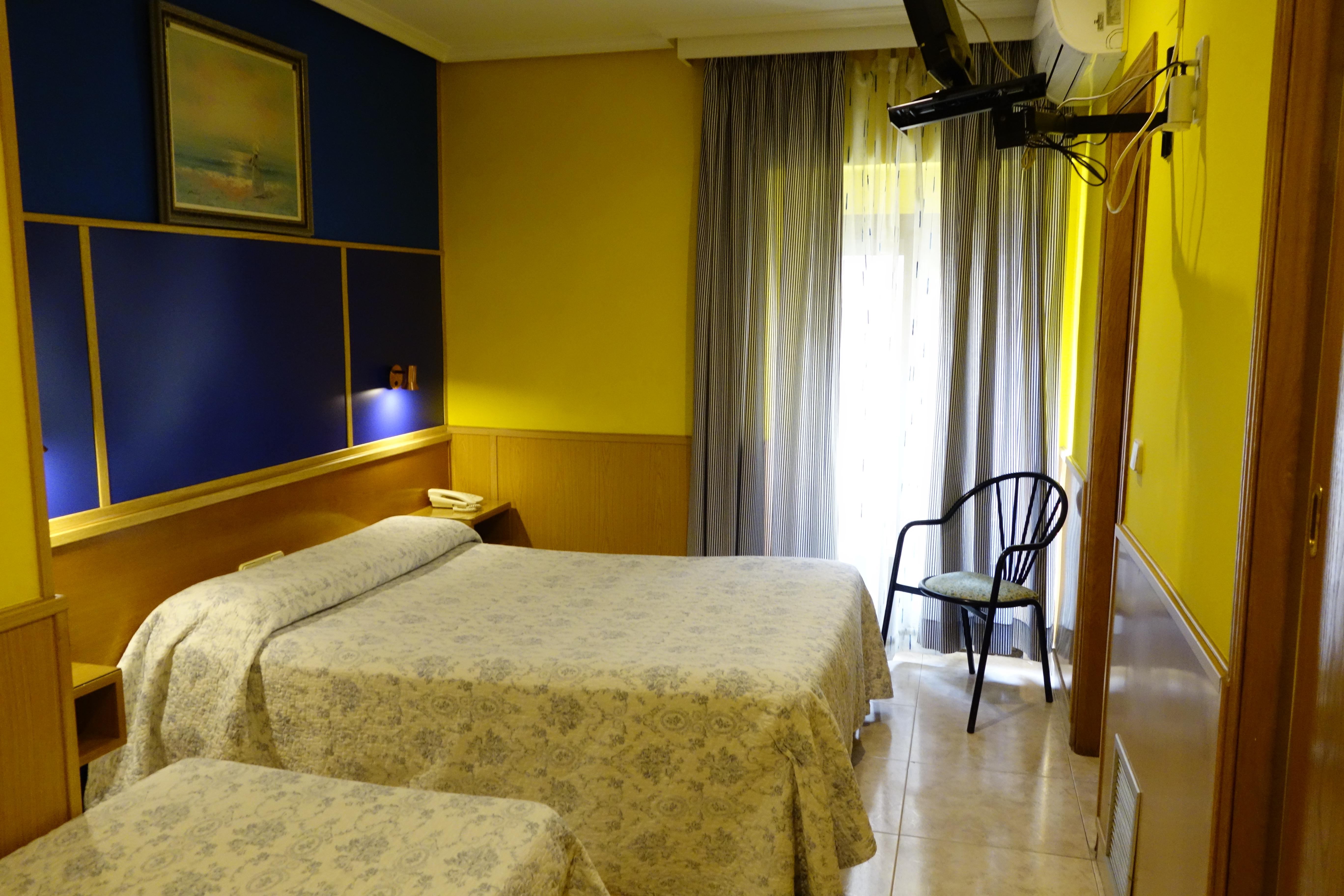 Tripolis Toledo Hotel Bagian luar foto