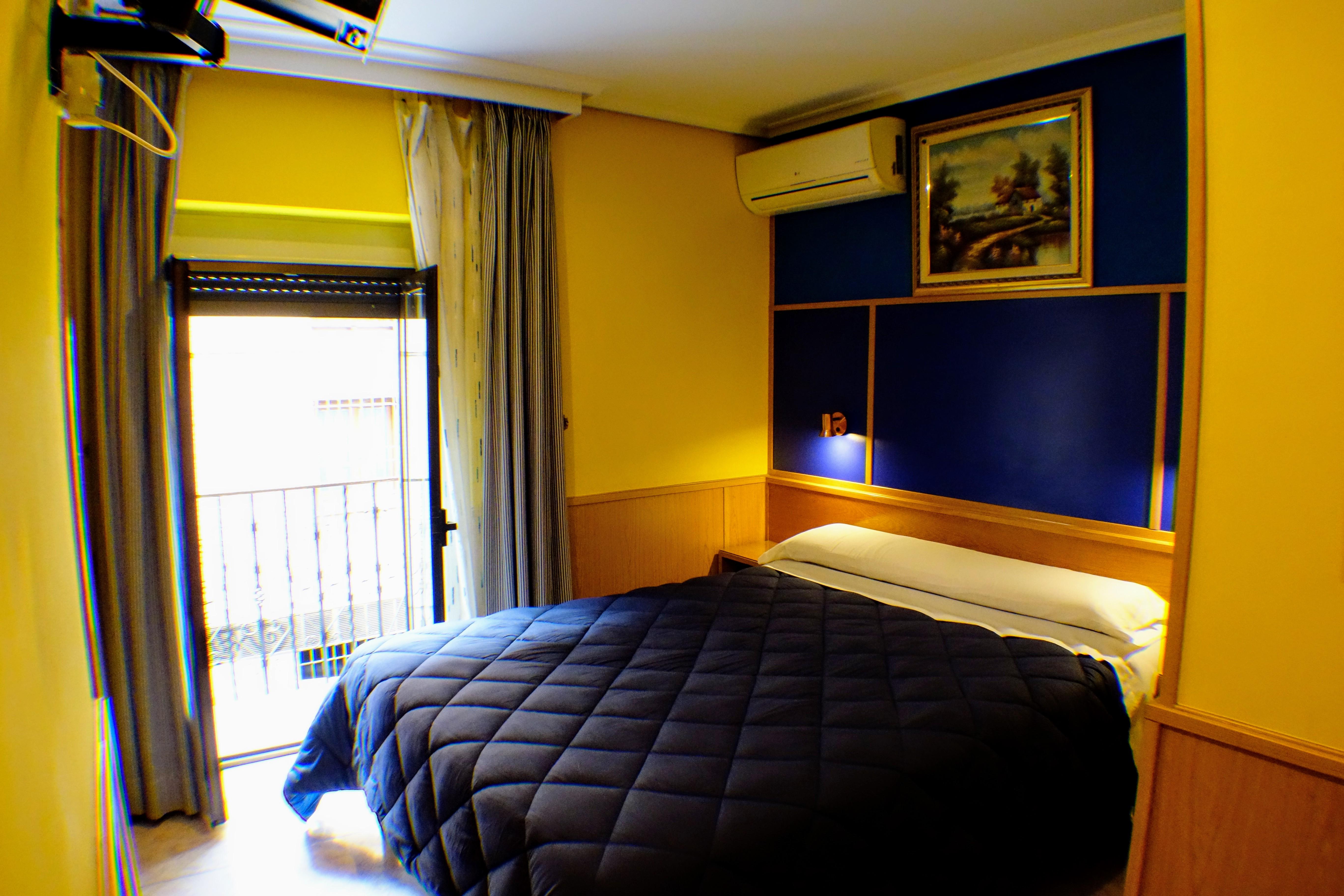 Tripolis Toledo Hotel Bagian luar foto