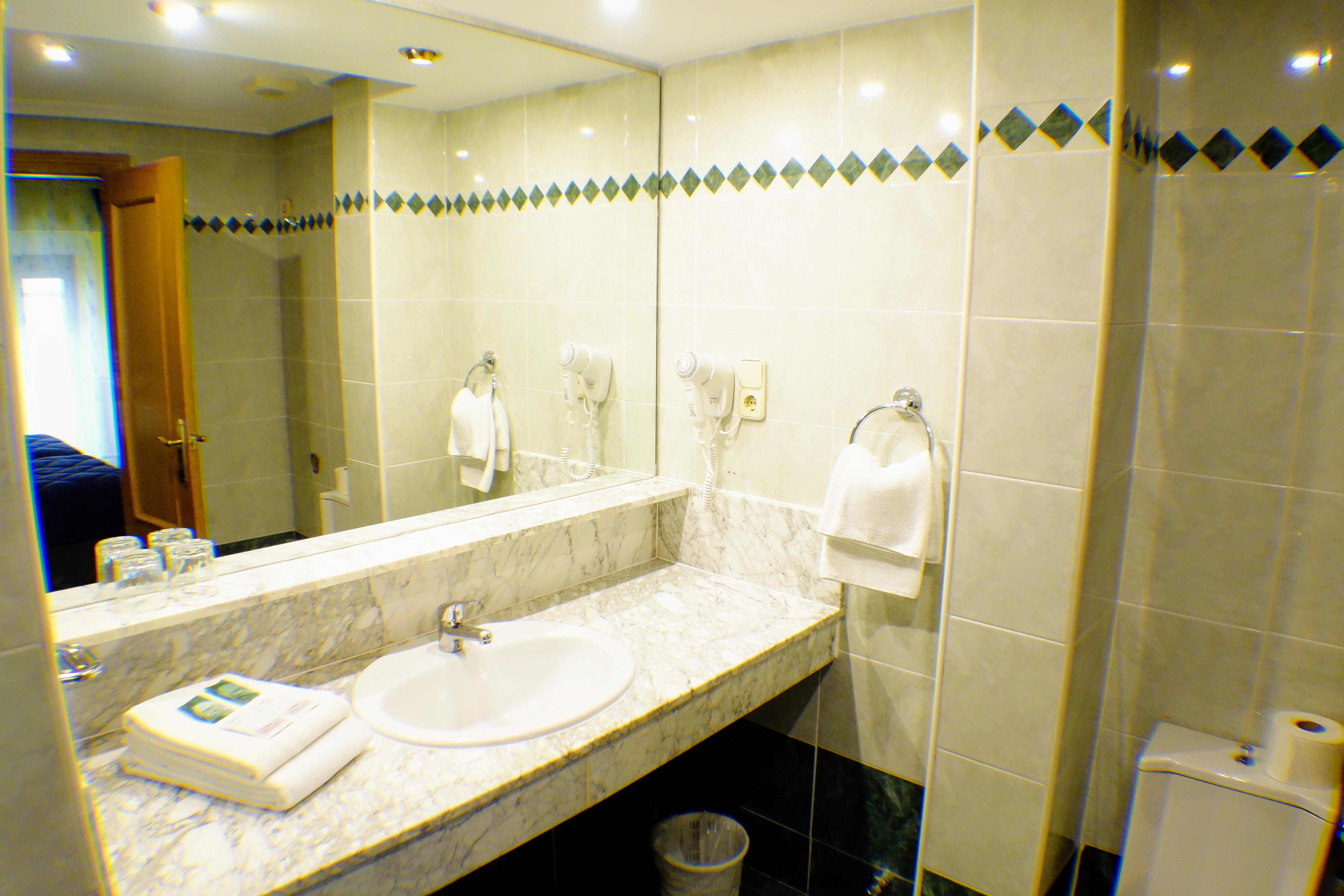 Tripolis Toledo Hotel Bagian luar foto