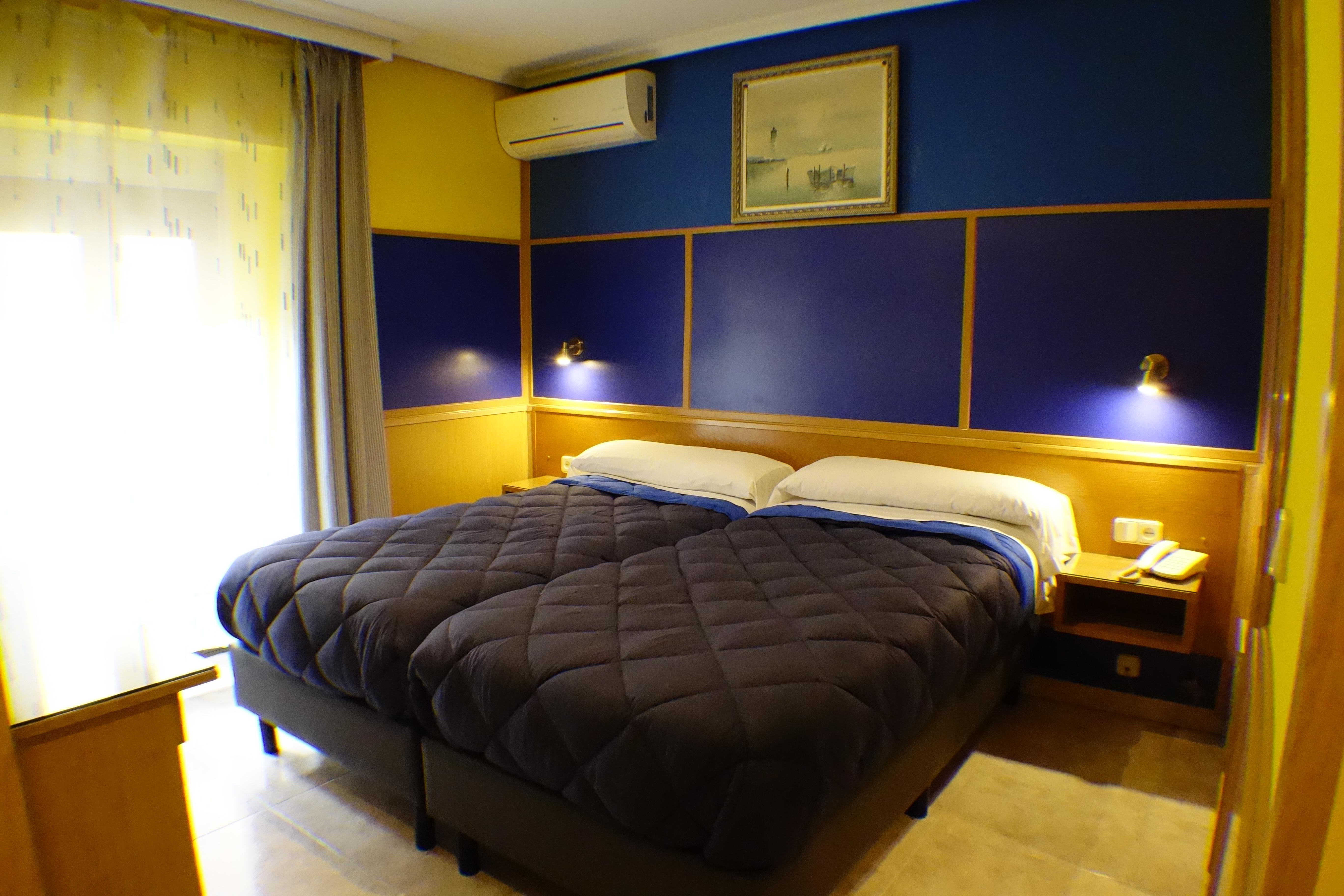 Tripolis Toledo Hotel Bagian luar foto