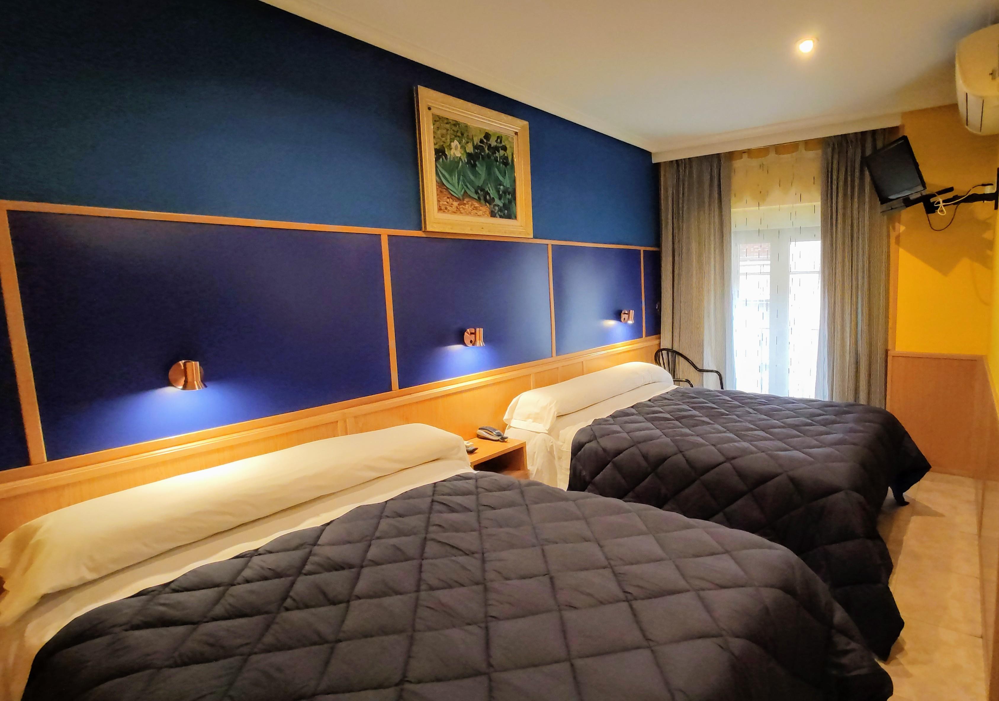 Tripolis Toledo Hotel Bagian luar foto