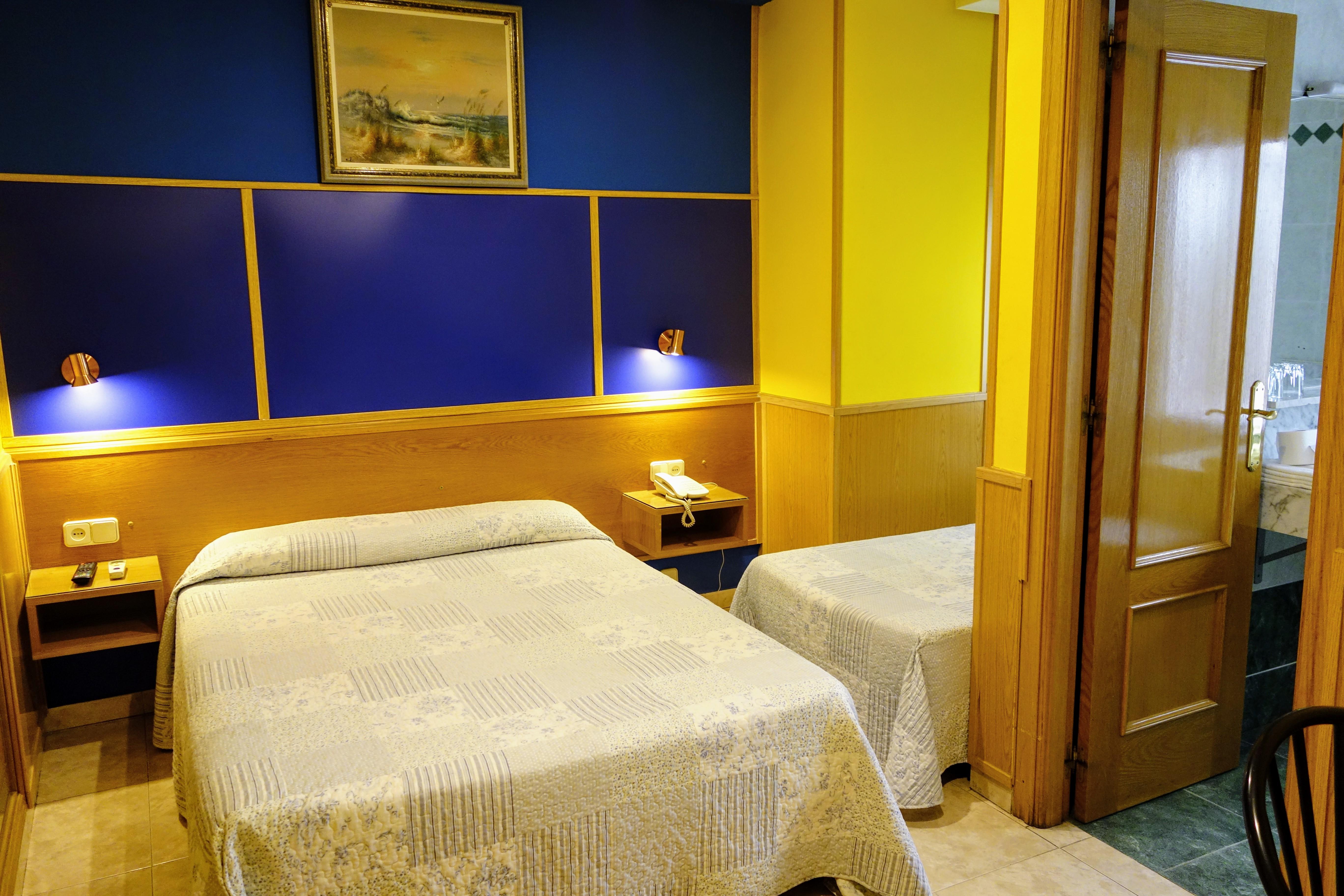 Tripolis Toledo Hotel Bagian luar foto
