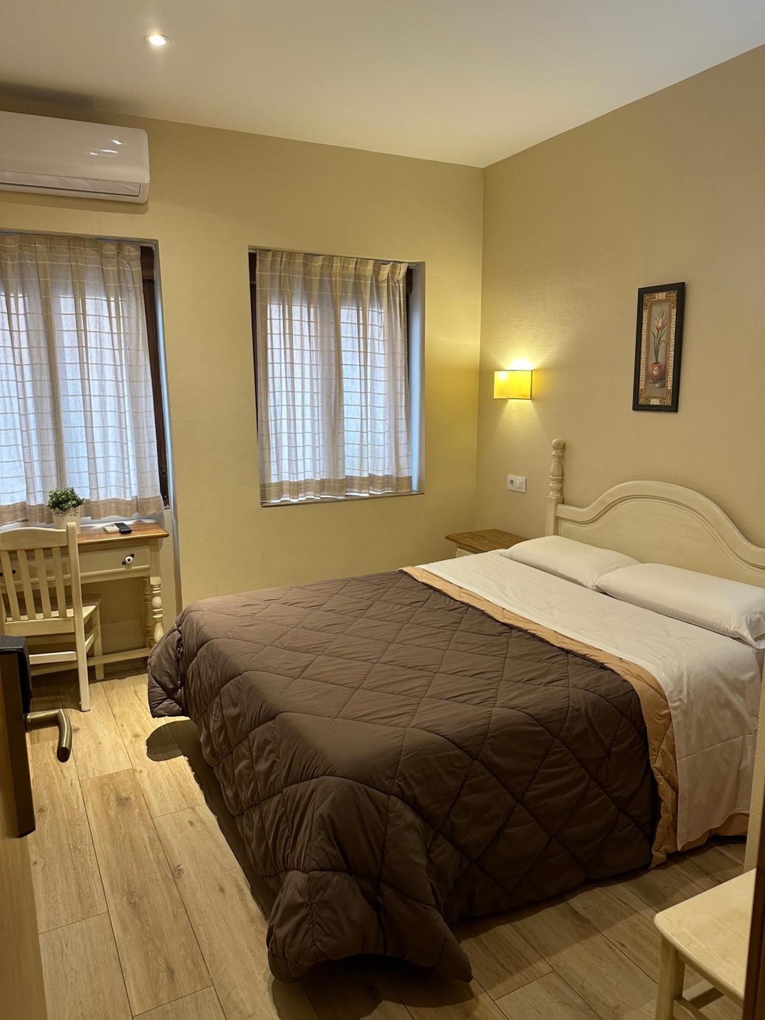 Tripolis Toledo Hotel Bagian luar foto