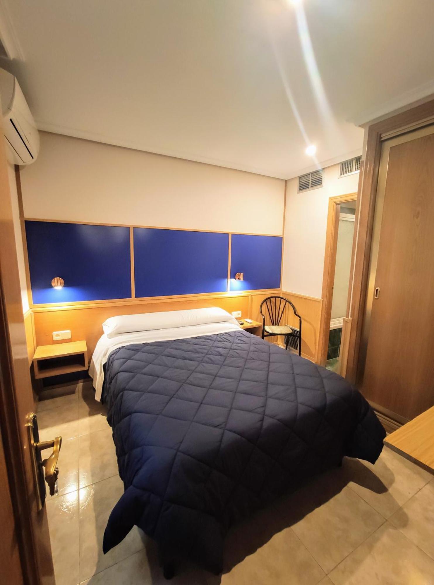 Tripolis Toledo Hotel Bagian luar foto