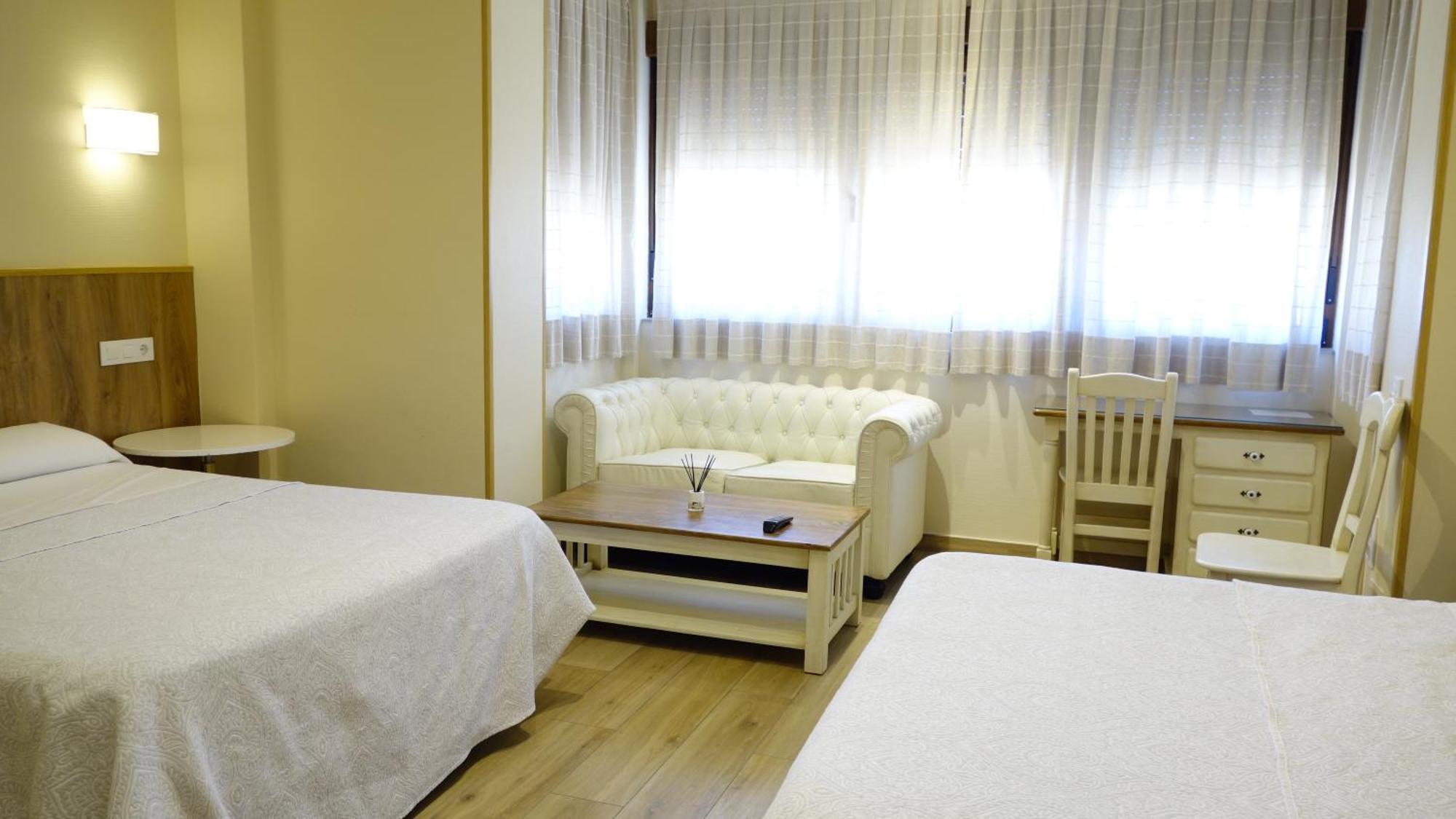 Tripolis Toledo Hotel Bagian luar foto