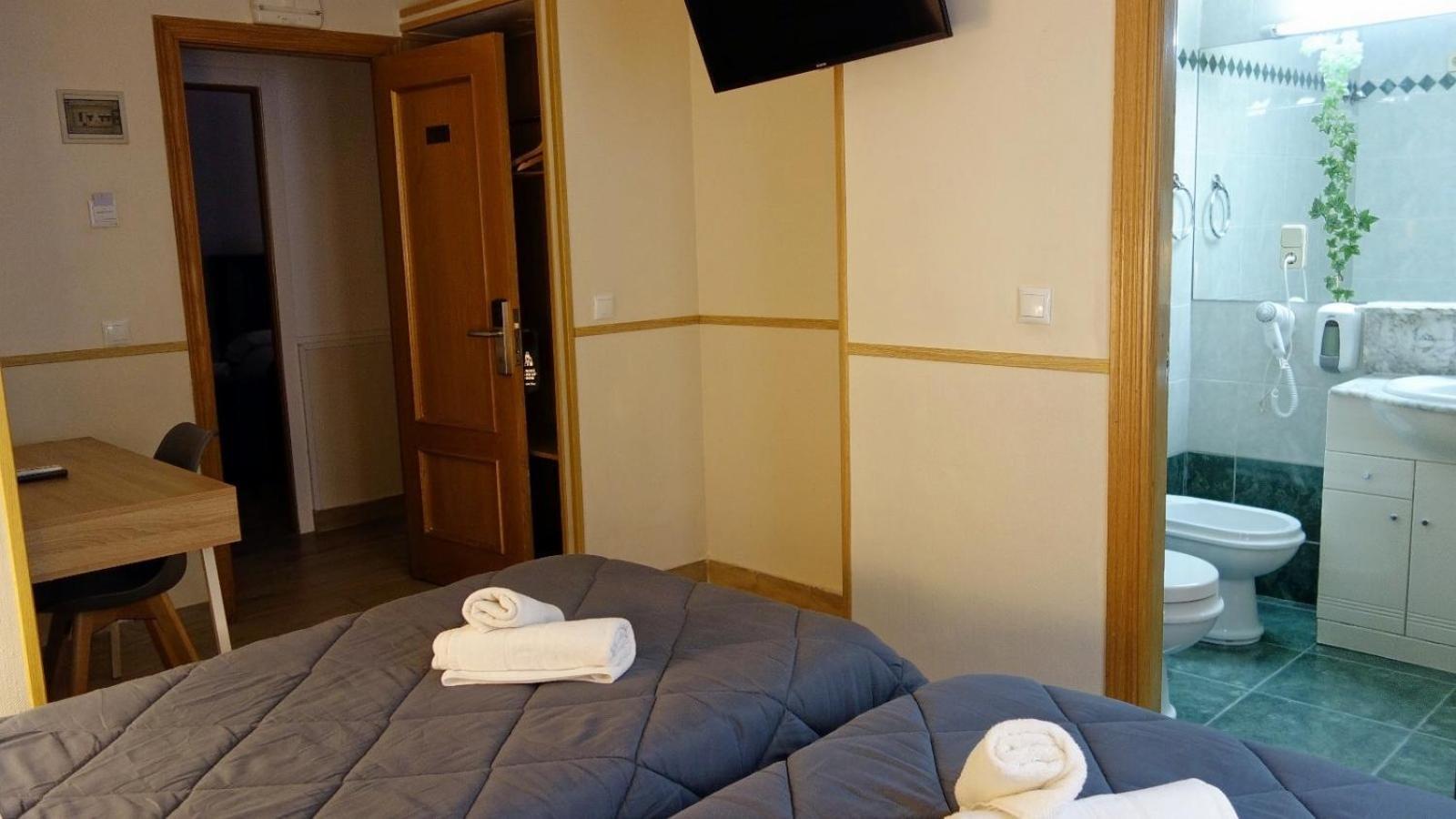 Tripolis Toledo Hotel Bagian luar foto