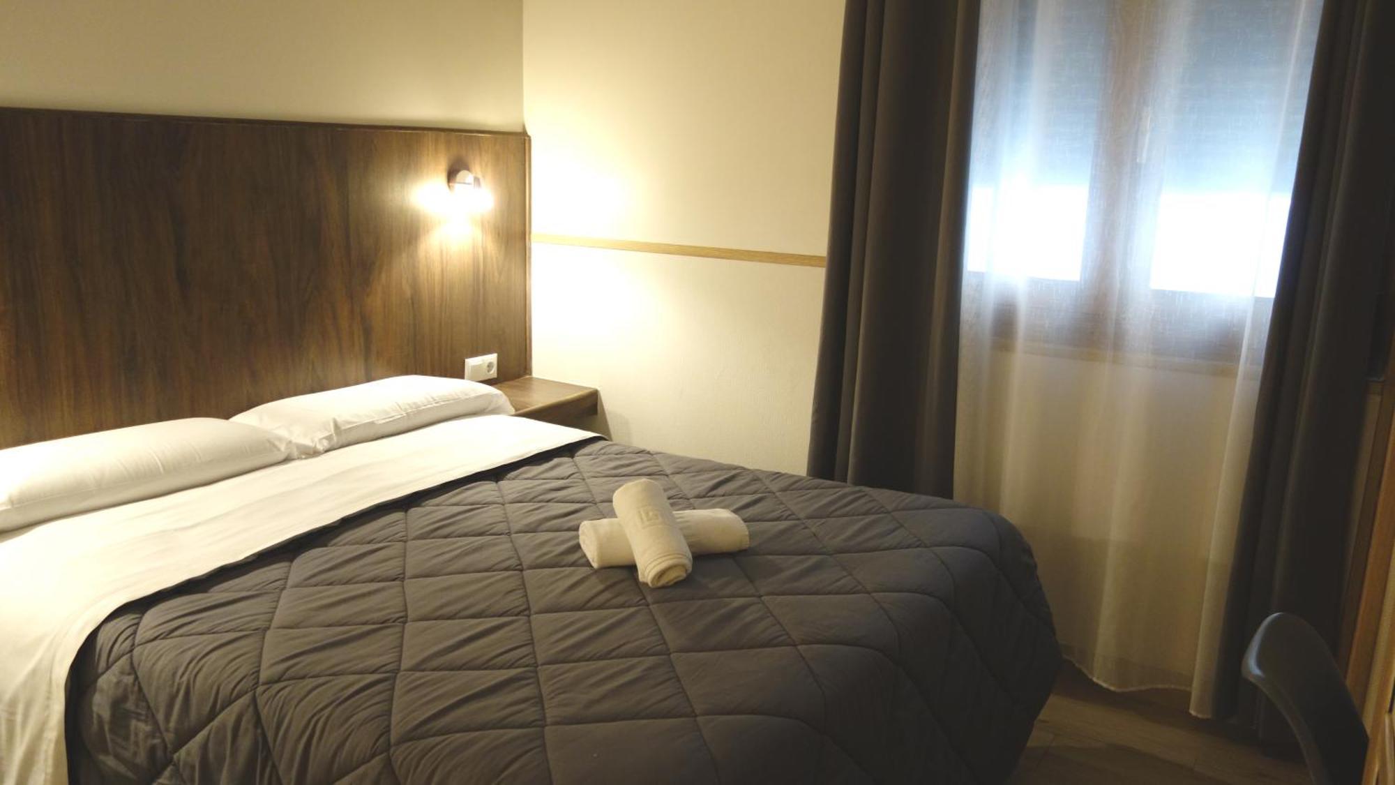 Tripolis Toledo Hotel Bagian luar foto